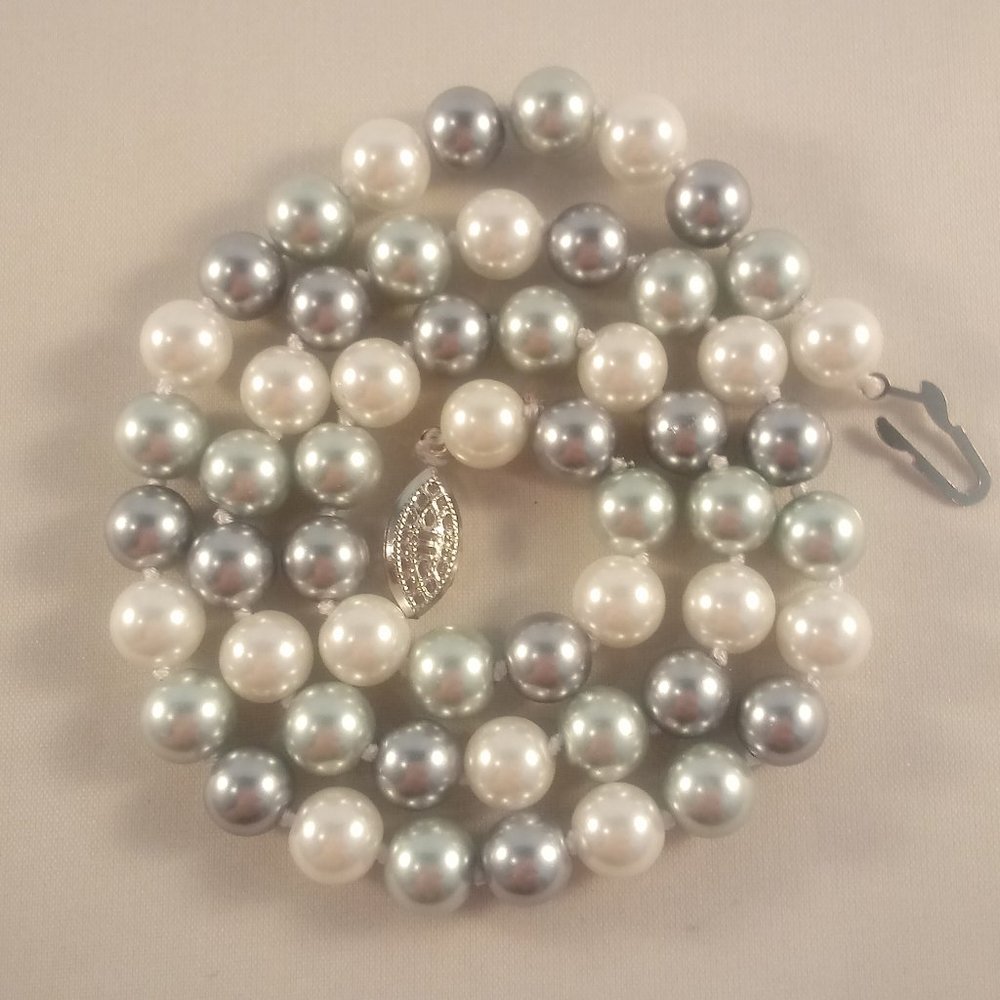 South Sea Shell Pearl Necklace White Silver Gray 18K White Gold AAA+ 8mm Womens